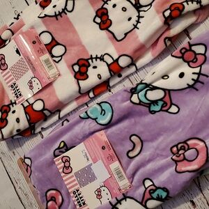 🆕️ CUTE SANRIO HELLO KITTY SILK TOUCH THROW 💜💗
